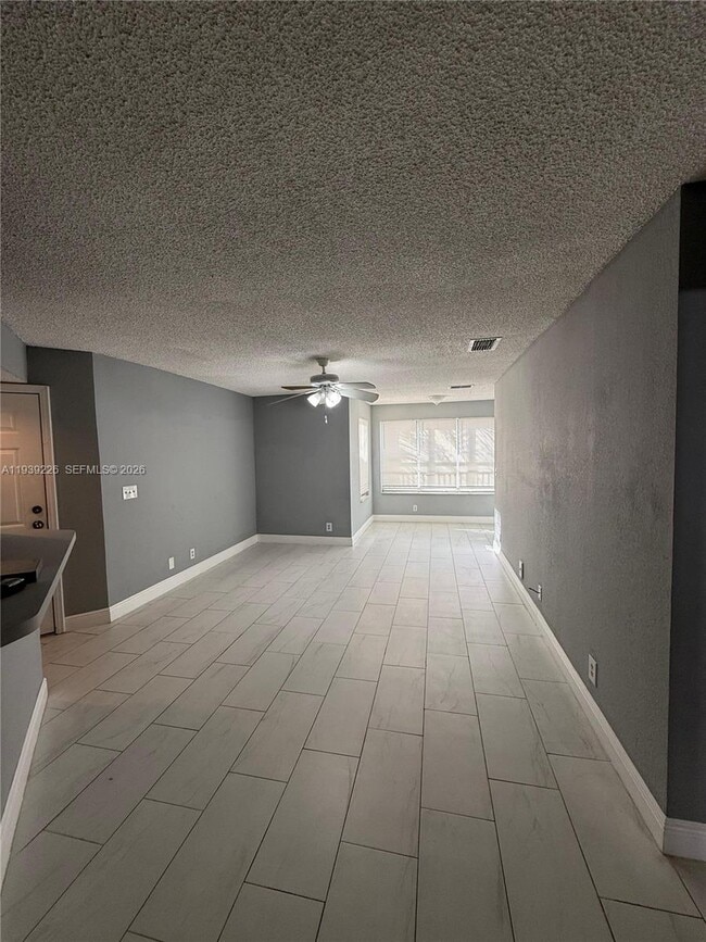 3450 Pinewalk Dr N in Margate, FL - Building Photo - Building Photo