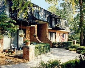 Whitcomb Square Senior Apartment Homes (55+) in Madison, WI - Building Photo - Building Photo