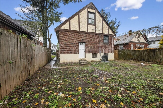 1818 Lawn Ave in Cincinnati, OH - Building Photo - Building Photo
