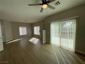 8463 Antique Cameo Ave in Las Vegas, NV - Building Photo - Building Photo