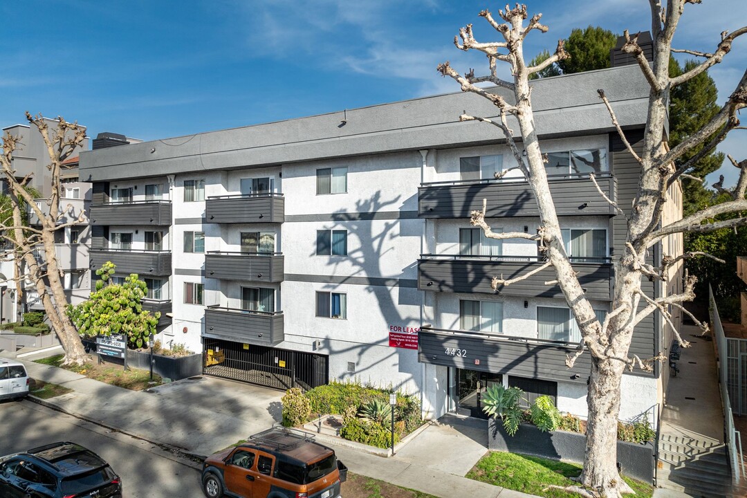 4432 Coldwater Canyon in Studio City, CA - Foto de edificio