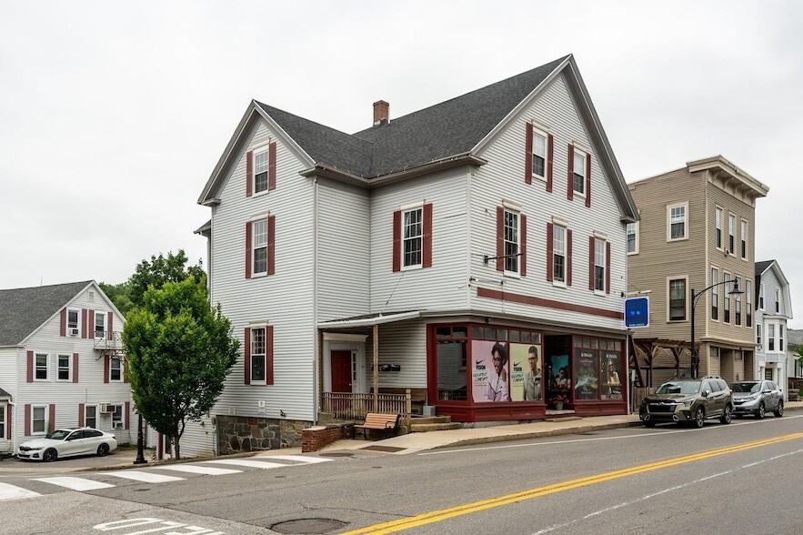 141 Main St, Unit 1 in Newmarket, NH - Building Photo