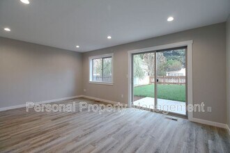 6011 NE 105th Ave in Vancouver, WA - Building Photo - Building Photo