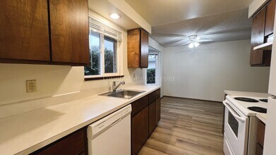 1403 SE 130th Ave in Portland, OR - Building Photo - Building Photo