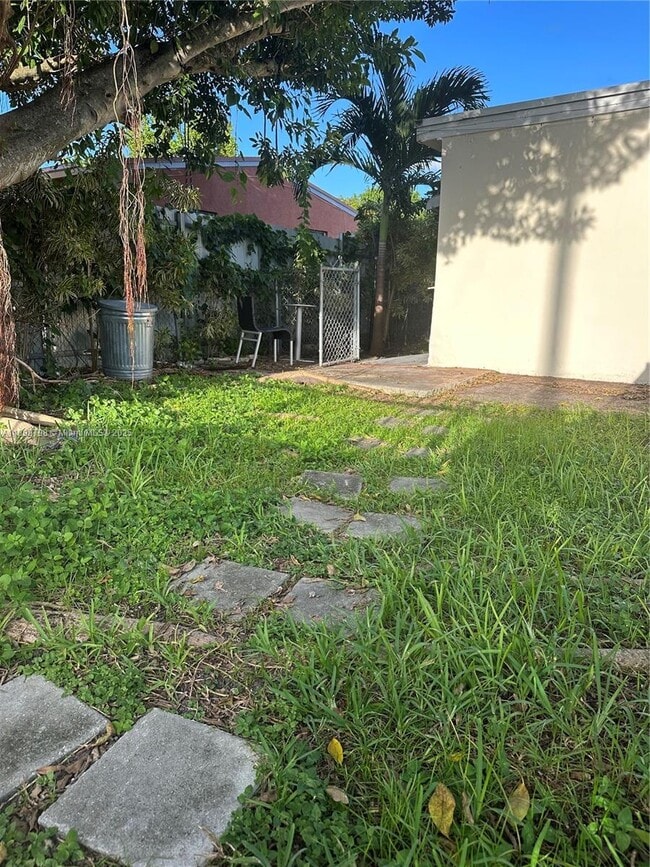 18201 NW 4th Ave in Miami, FL - Building Photo - Building Photo