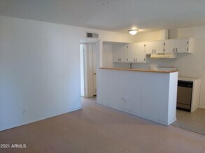 2705 W Tuckey Ln-Unit -2 in Phoenix, AZ - Building Photo - Building Photo
