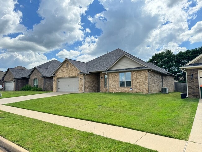 7345 Flat Rock Ln in Tyler, TX - Foto de edificio - Building Photo