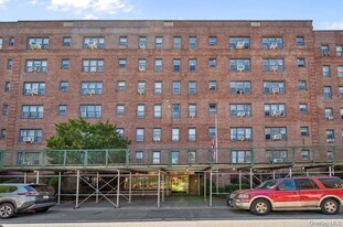 143-50 Hoover Ave in Queens, NY - Building Photo