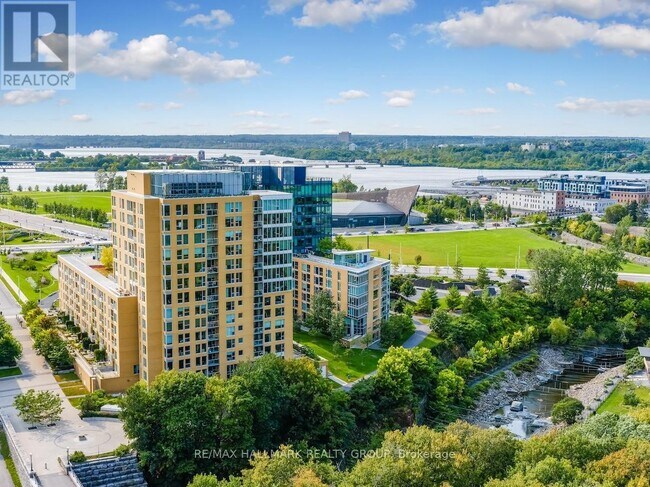 200 Lett St in Ottawa, ON - Building Photo - Building Photo