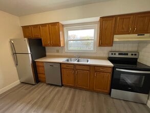 31501 N Marginal Dr in Willowick, OH - Building Photo - Building Photo