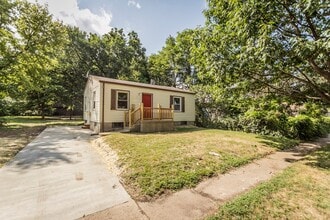 3206 Bowdoin St in Des Moines, IA - Building Photo - Building Photo