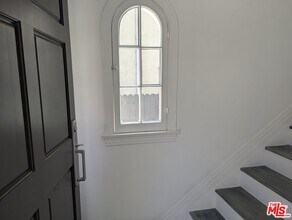 807 Croft Ave in Los Angeles, CA - Building Photo - Building Photo
