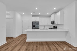 30102 Radford Ct in Monroe Township, NJ - Building Photo - Building Photo