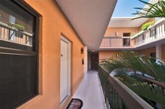 5495 NE 25th Ave, Unit 200 in Fort Lauderdale, FL - Building Photo - Building Photo