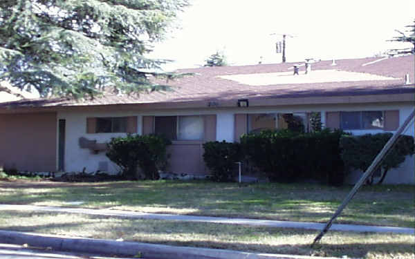 1002 Post St in Redlands, CA - Foto de edificio