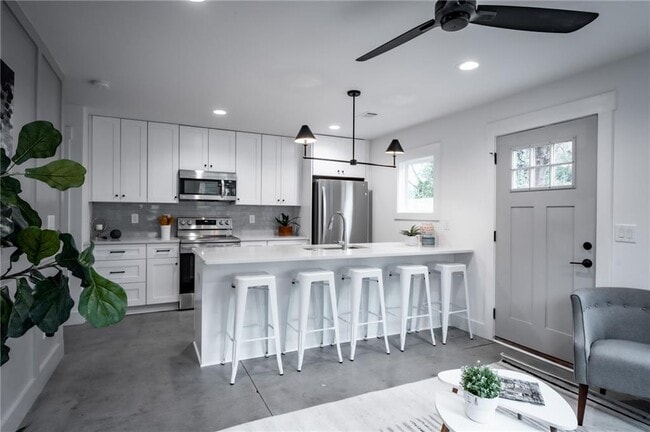 property at 465 Hemlock Cir SE
