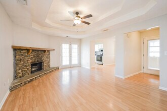 135 Branchwood Dr in Covington, GA - Foto de edificio - Building Photo