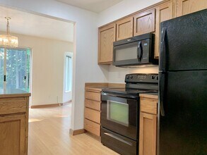 14924 48th Ave W in Edmonds, WA - Building Photo - Building Photo