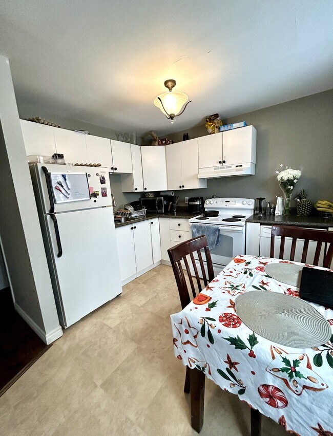 5 Iris Pl in Paradise, NL - Building Photo - Building Photo