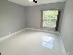 320 Sunshine Dr in Coconut Creek, FL - Building Photo - Building Photo