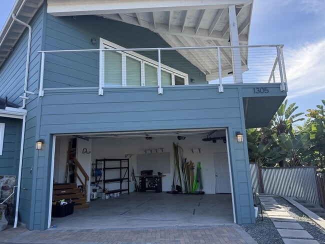 1305 Blue Sky Dr in Encinitas, CA - Foto de edificio - Building Photo