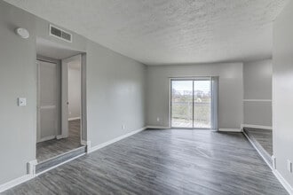 Matador North Apartments in Lexington, KY - Building Photo - Interior Photo