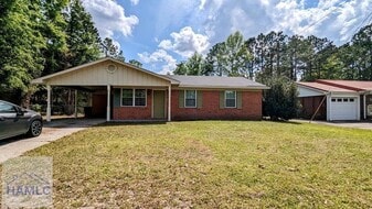 243 Glenn Bryant Rd in Hinesville, GA - Building Photo