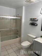 102 Albury Way in North Brunswick, NJ - Building Photo - Building Photo