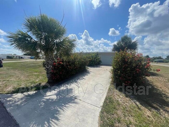 127 Revere St NW in Port Charlotte, FL - Building Photo - Building Photo