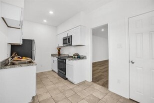 11218 Park Central Pl in Dallas, TX - Building Photo