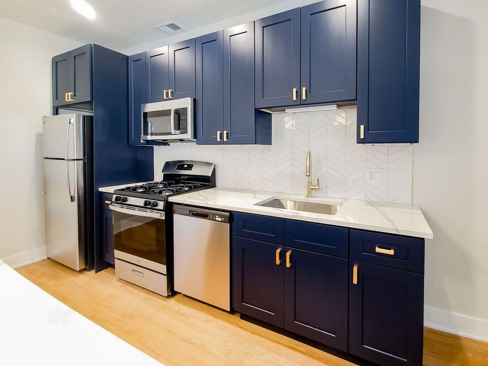 2020 W Montrose Ave, Unit 3A in Chicago, IL - Foto de edificio