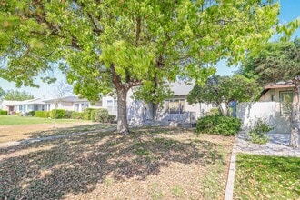 2620 Truxtun Ave in Bakersfield, CA - Building Photo - Building Photo