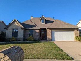 305 Harvest Bend Dr in Wylie, TX - Building Photo