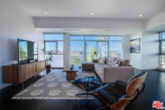 3111 Vía Dolce in Los Angeles, CA - Building Photo - Building Photo