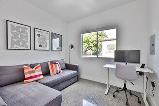 5019 Hawley Blvd in San Diego, CA - Foto de edificio - Building Photo