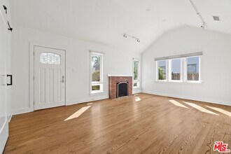 949 S Muirfield Rd in Los Angeles, CA - Building Photo - Building Photo