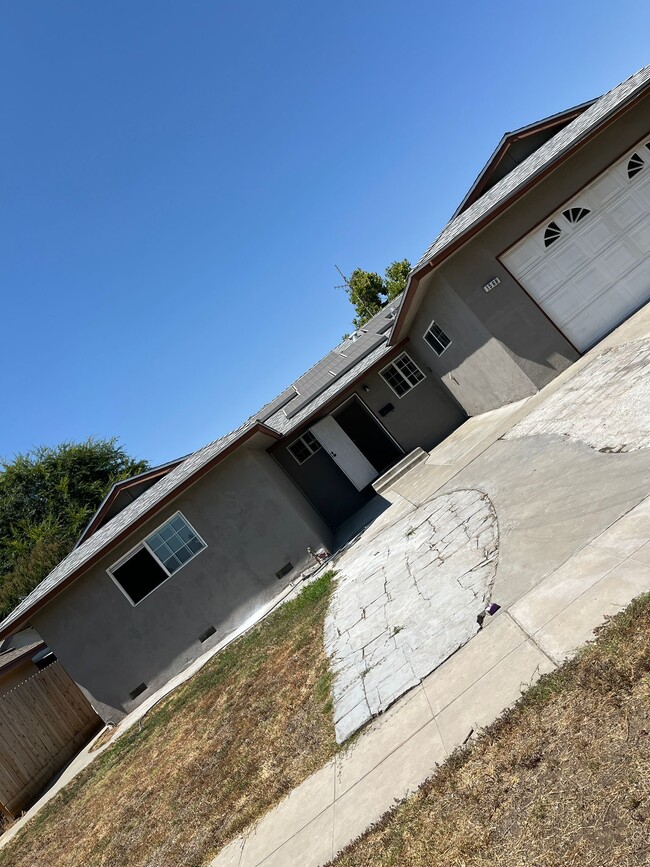 1568 E Warner Ave in Fresno, CA - Building Photo - Building Photo