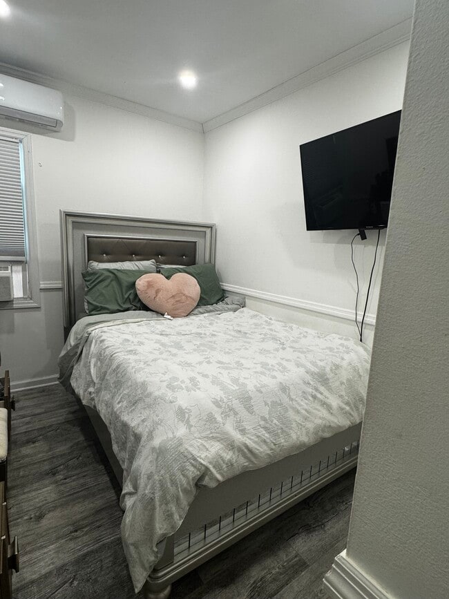 109-11-111 205th St in Queens, NY - Building Photo - Building Photo