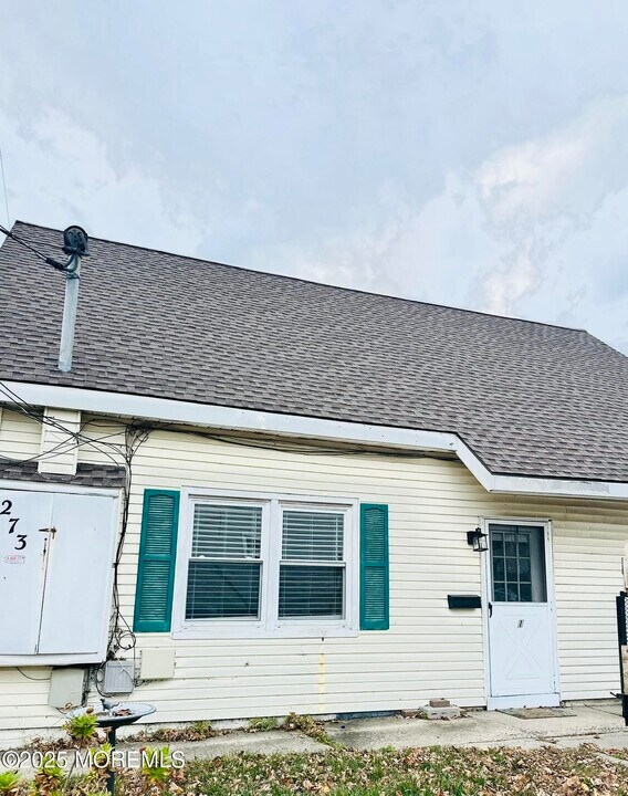 273 Port Monmouth Rd in Middletown, NJ - Building Photo