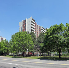 10 Stonehill Ct in Toronto, ON - Building Photo - Building Photo