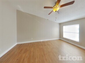 10919 Livingston Dr in New Port Richey, FL - Building Photo - Building Photo