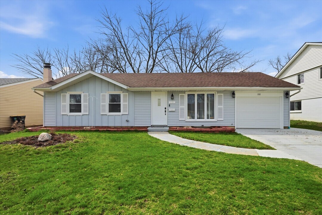 110 Villa Rd in Streamwood, IL - Building Photo