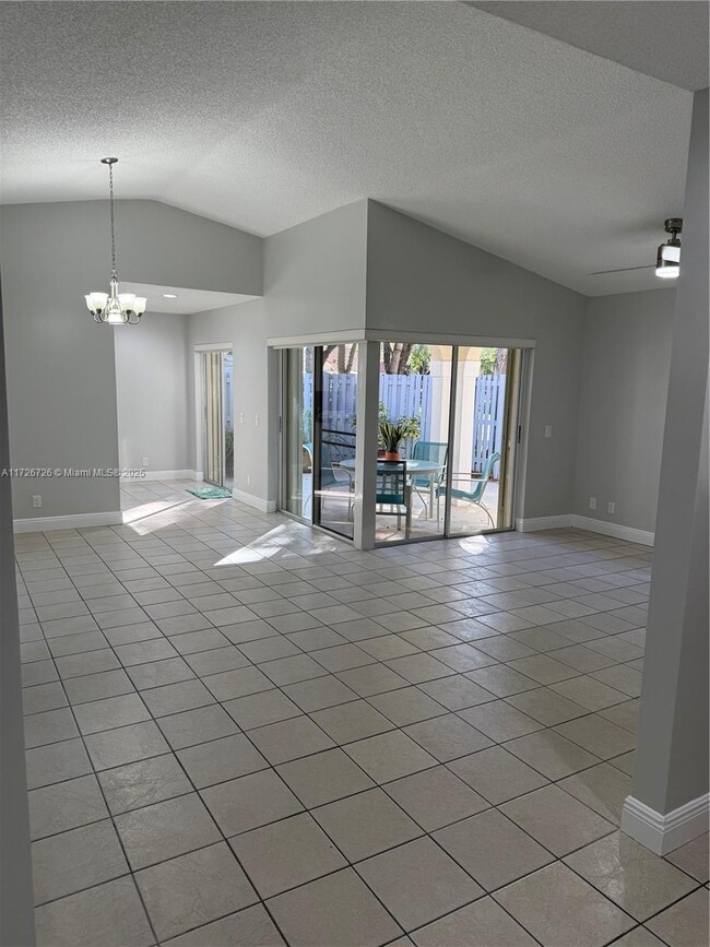 1364 Cottonwood Cir in Weston, FL - Building Photo - Building Photo