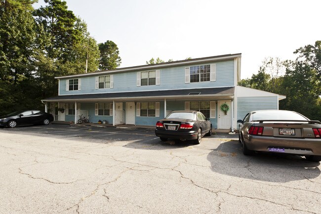 Lakeview Townhouse Apartments in Commerce, GA - Foto de edificio - Building Photo