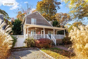 455 W Shore Dr in Southold, NY - Building Photo