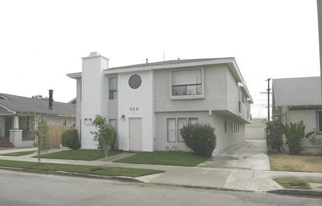 426 Newport Ave. in Long Beach, CA - Foto de edificio - Building Photo