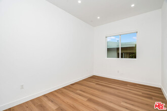 701 N Vendome St in Los Angeles, CA - Foto de edificio - Building Photo