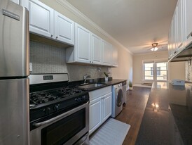 730 W Roscoe St, Unit 1 Apartments