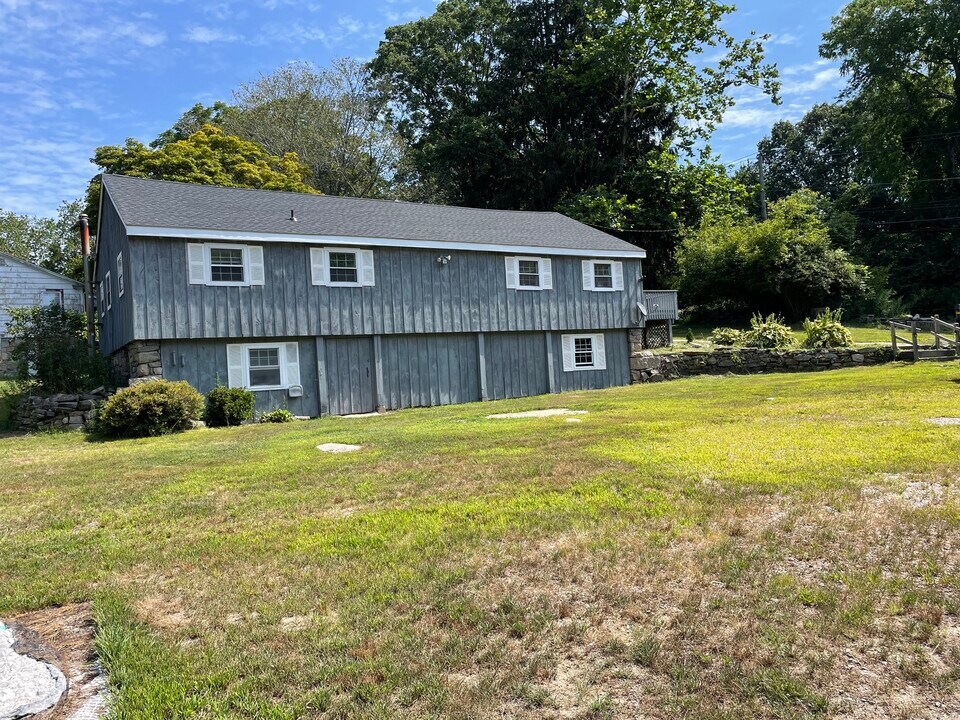 139 N Anguilla Rd in Stonington, CT - Building Photo