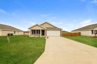 100 Cora Rd in Defuniak Springs, FL - Building Photo